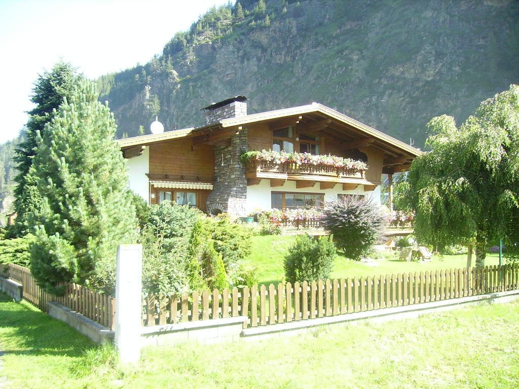 Gaestehaus Waltraud Langenfeld Exterior photo